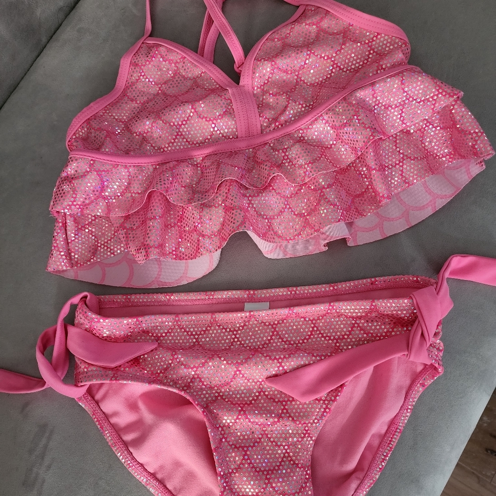 Girls size 8 Justice 2-piece bathing suit. Like new!